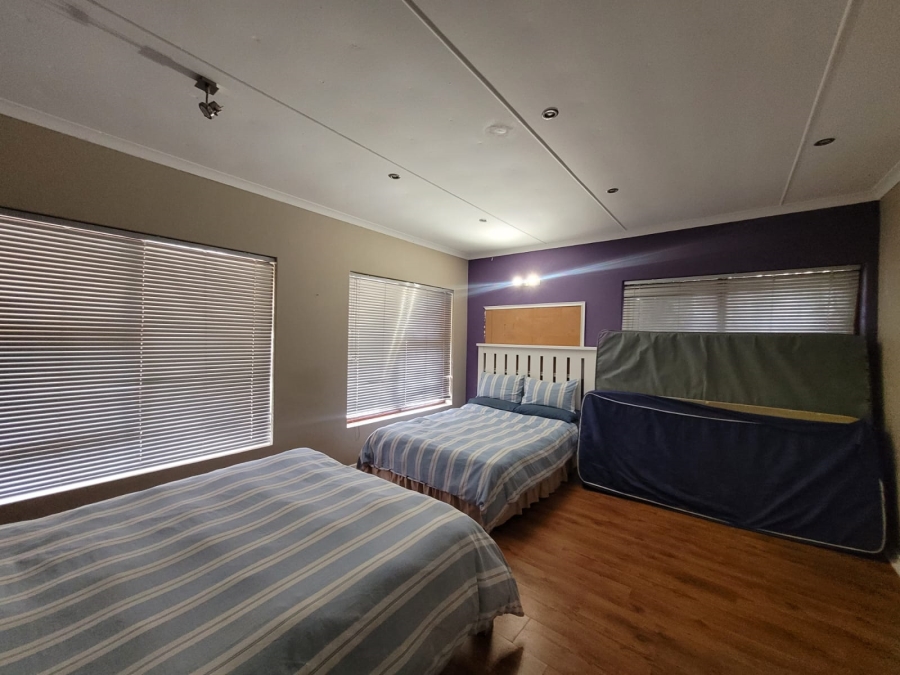 4 Bedroom Property for Sale in Wavecrest Eastern Cape